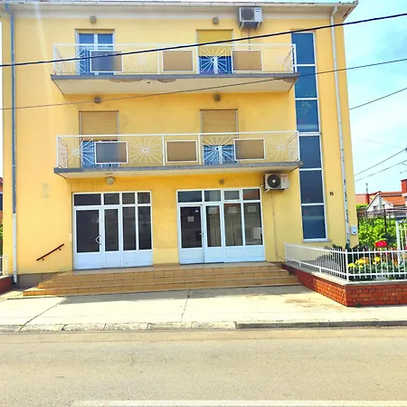 Gabi - Private Parking Appartement *